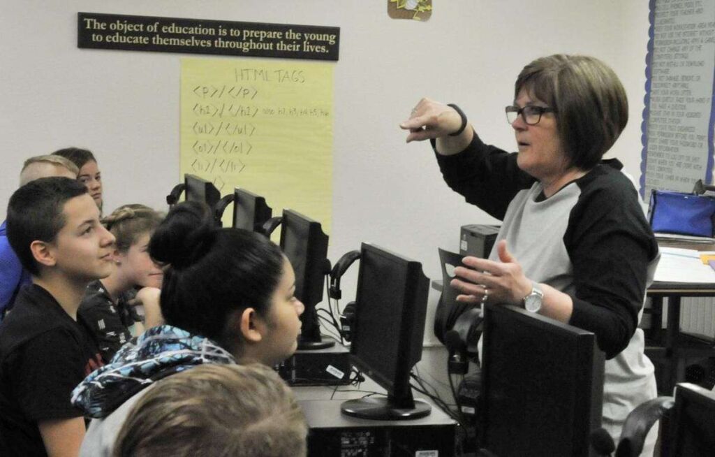 Crackin’ the code: Declo students learn computer programming 1 Crackin’ the code: Declo students learn computer programming
